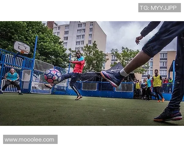 外国街头采访足球明星揭示他们的成长故事与职业生涯背后的不为人知的秘密